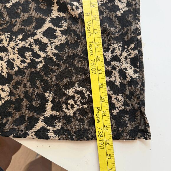 Investments‎ Animal Print, 3/4 Sleeve Tunic with Mock Turtleneck. - Picture 5 of 7